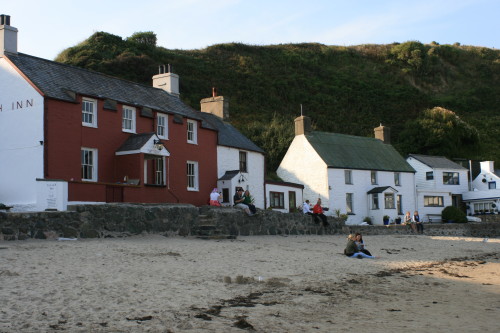 On the beach below The Point Holes at Nefyn & District Golf Club, the Ty Coch Inn, a pub that translates "The Red House," gets great reviews and was the scene of a movie with Demi Moore, supposedly set in Scotland.